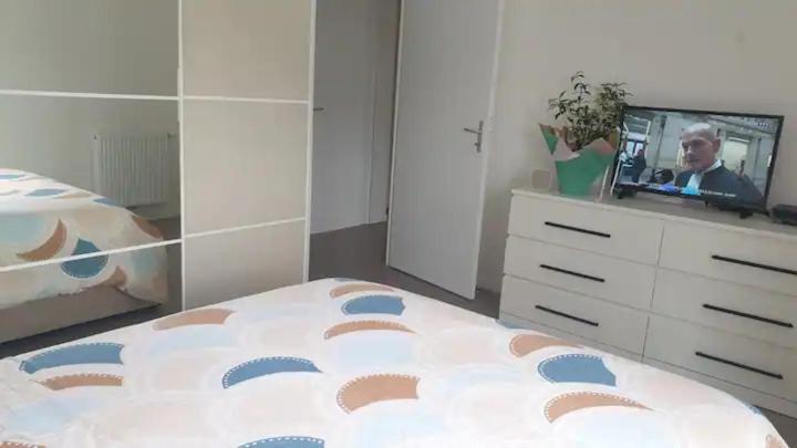 Chambre Calme Dans Une Maison Neuve Avec Jardin Billere Exterior foto